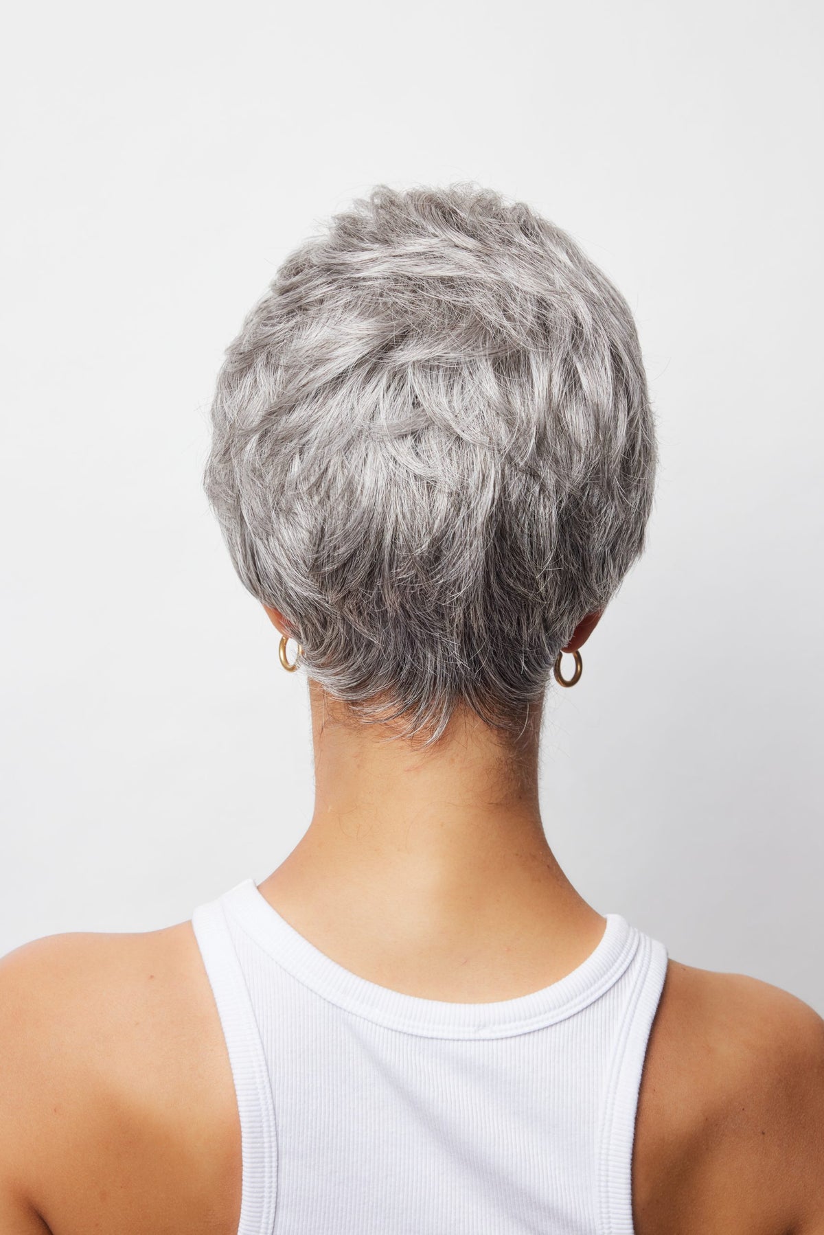 Bay wig by Amoré in Silver Stone